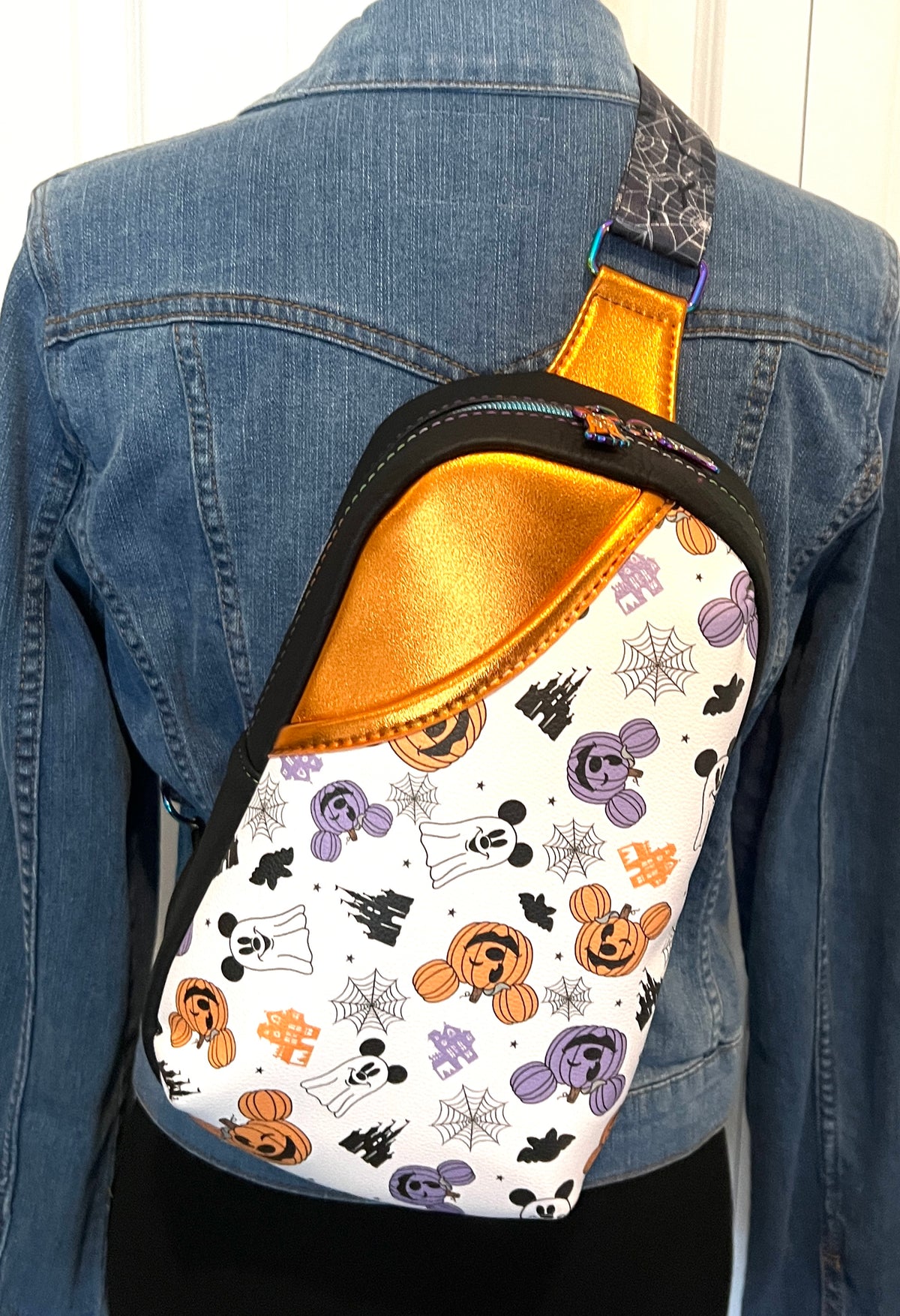 Pumpkins and Ghosts Mouse Sling Bag
